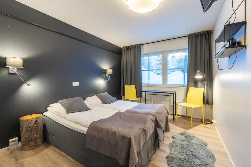 Bed, TV and multimedia, Bedroom