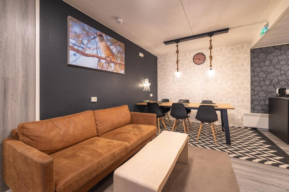 Seating area, Dining area