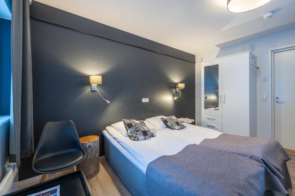 Bed, TV and multimedia, Bedroom, wardrobe