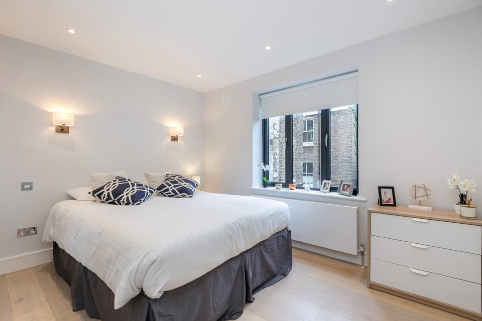 Bed, View (from property/room), Photo of the whole room, Bedroom, City view, heating, internet