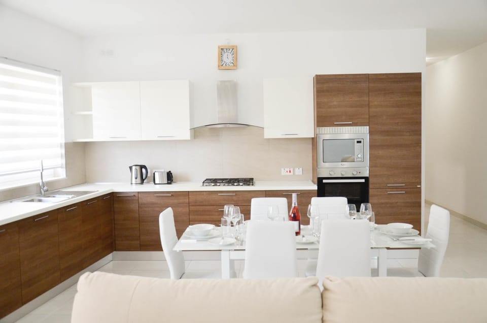 Coffee/tea facilities, Kitchen or kitchenette, Dining area