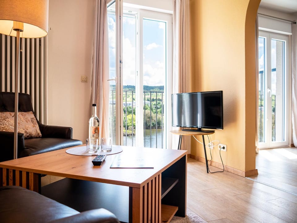 TV and multimedia, Seating area