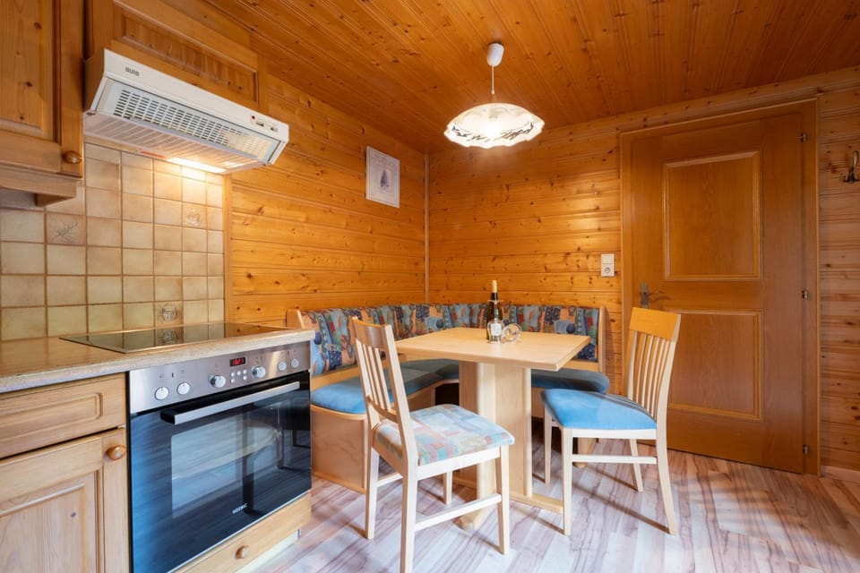 Kitchen or kitchenette, Seating area, Dining area, stove