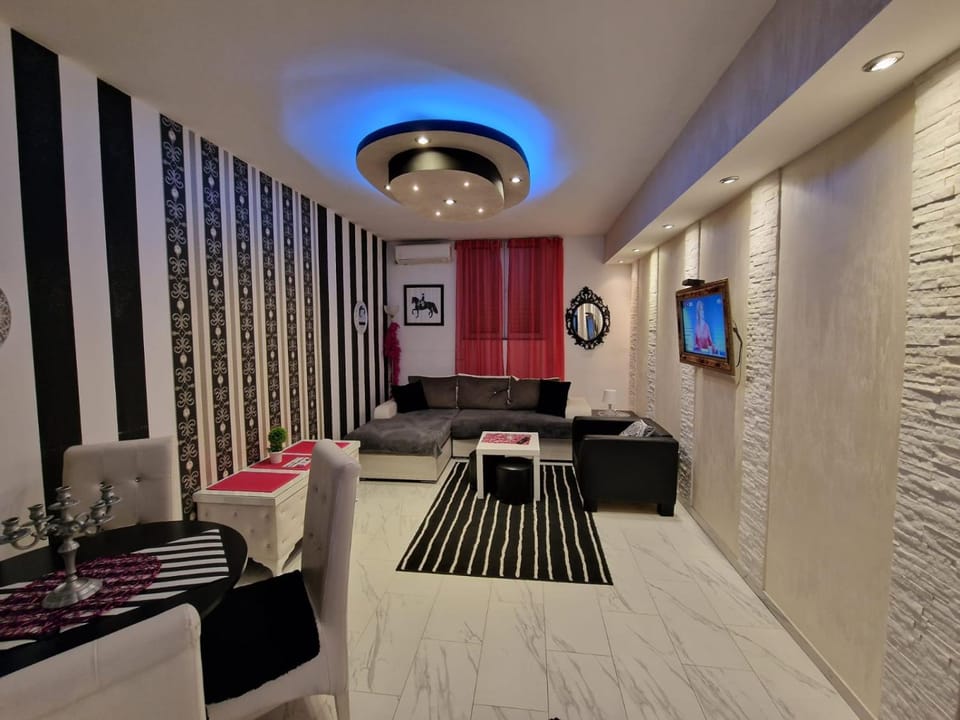 Communal lounge/ TV room, TV and multimedia, Living room, Photo of the whole room, Seating area, Evening entertainment