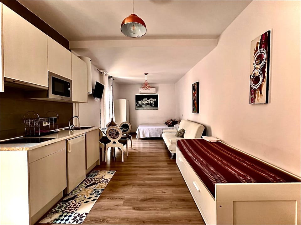 TV and multimedia, Kitchen or kitchenette, Living room