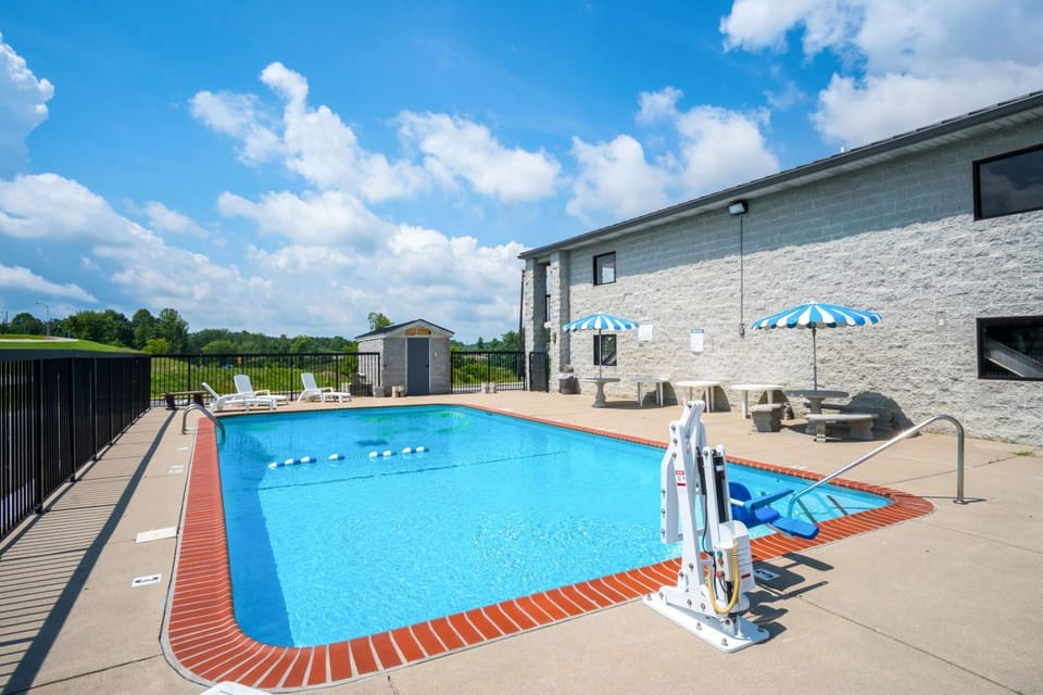 On site, Pool view, Swimming pool