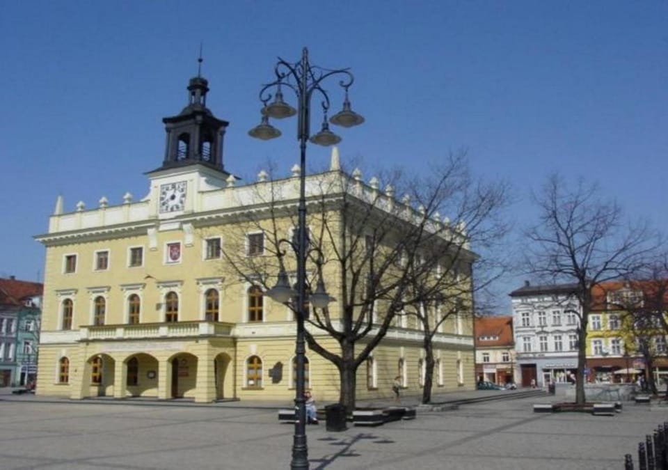 Nearby landmark, Neighbourhood