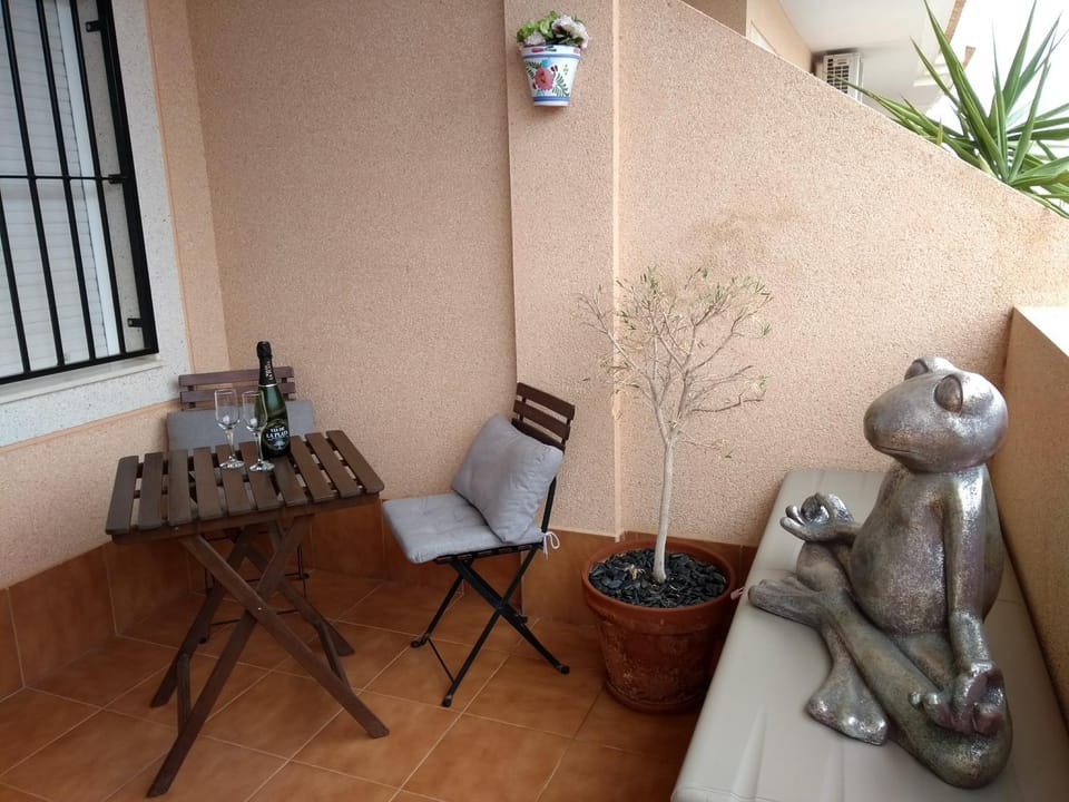 Facade/entrance, Balcony/Terrace