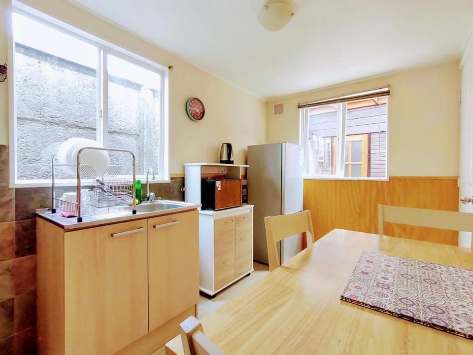 Kitchen or kitchenette, Dining area, minibar