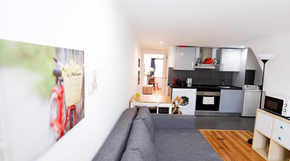 Kitchen or kitchenette, Living room, minibar