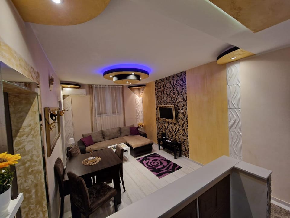 Kitchen or kitchenette, Living room, Photo of the whole room, Seating area, Dining area