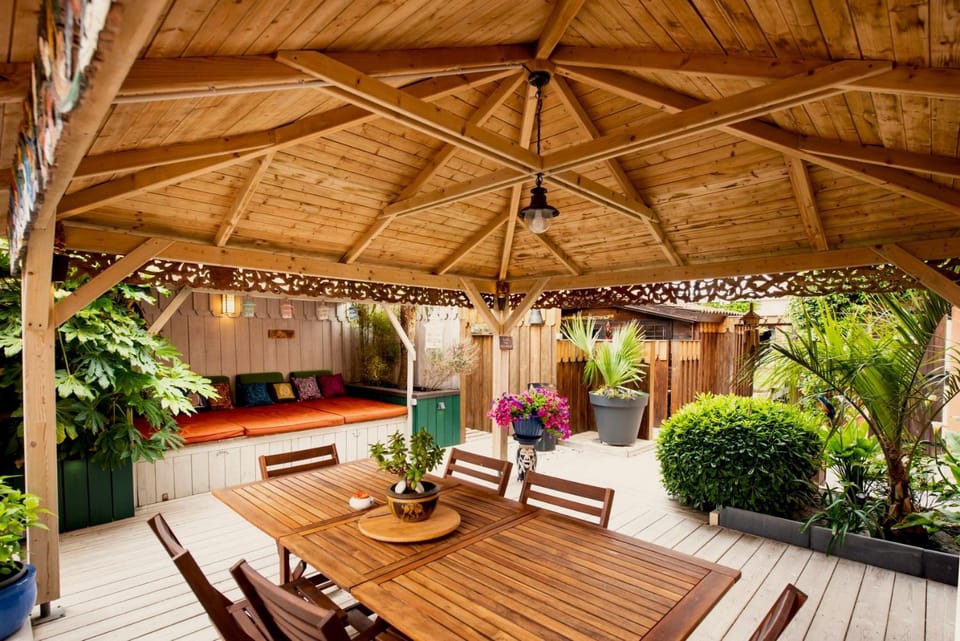 Patio, Dining area