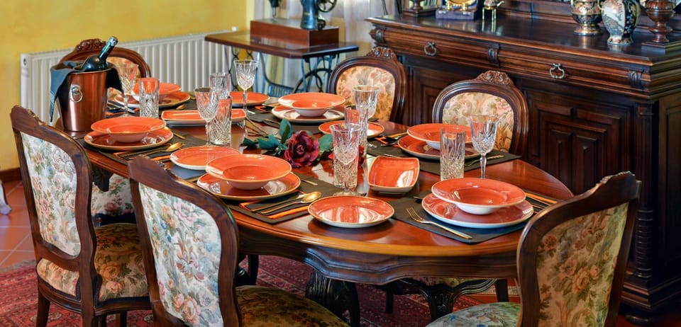 Dining area, Continental breakfast
