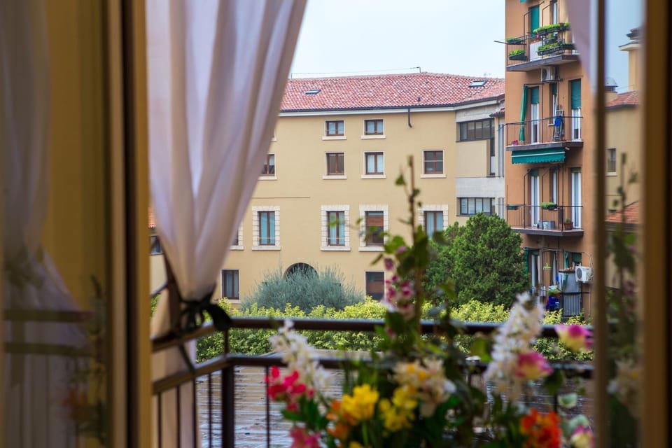 View (from property/room), Balcony/Terrace, Living room, Dining area