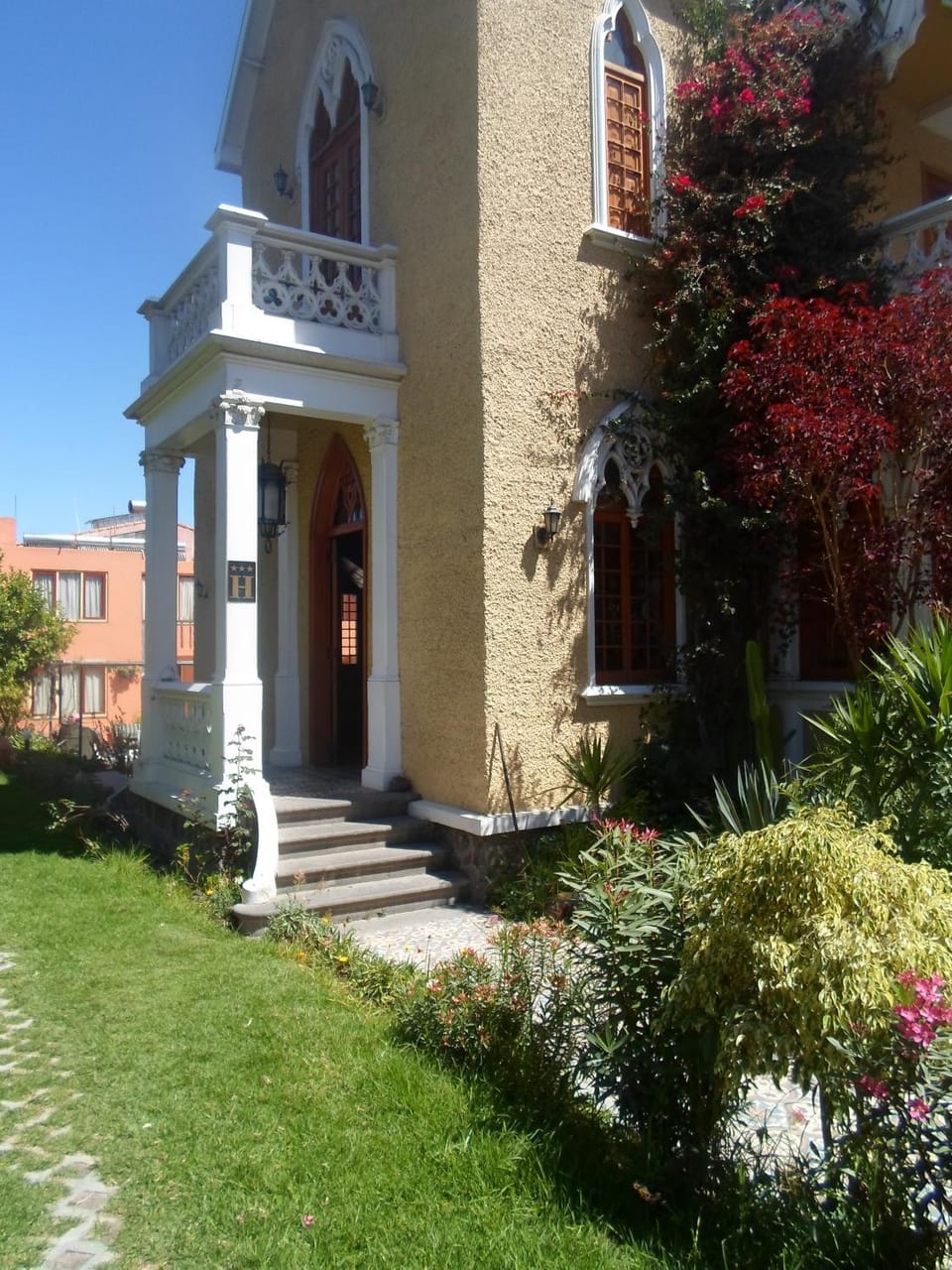 Facade/entrance