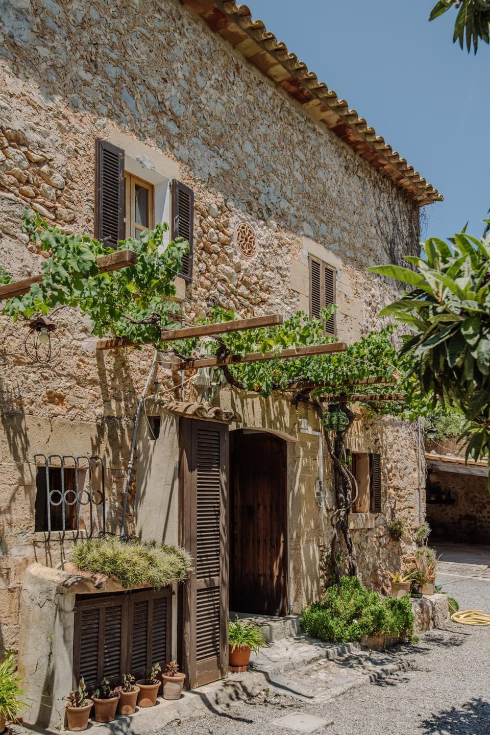 Facade/entrance, Inner courtyard view