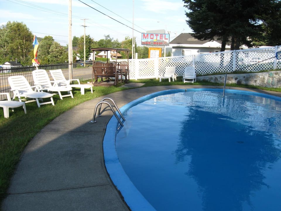 Swimming pool, Swimming pool