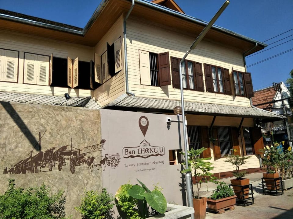 Property building, Facade/entrance, Day