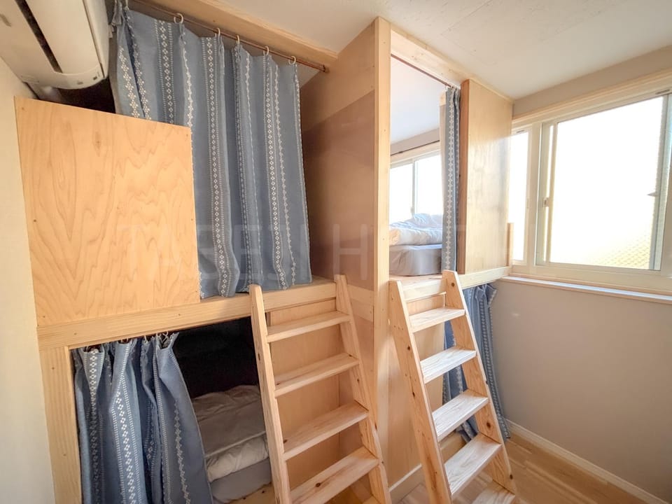 Photo of the whole room, bunk bed