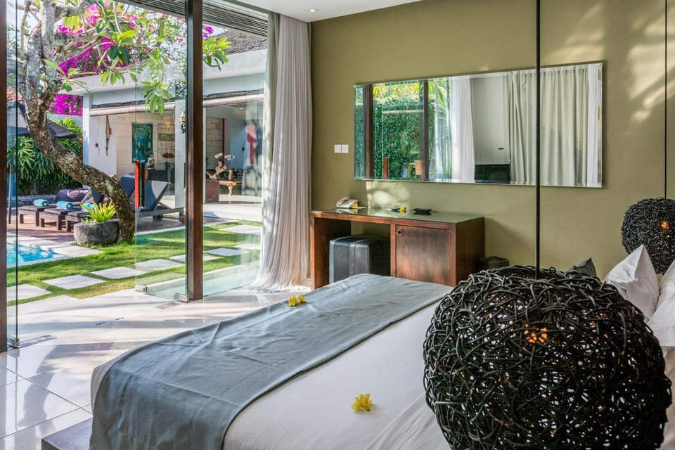 Bedroom, Pool view