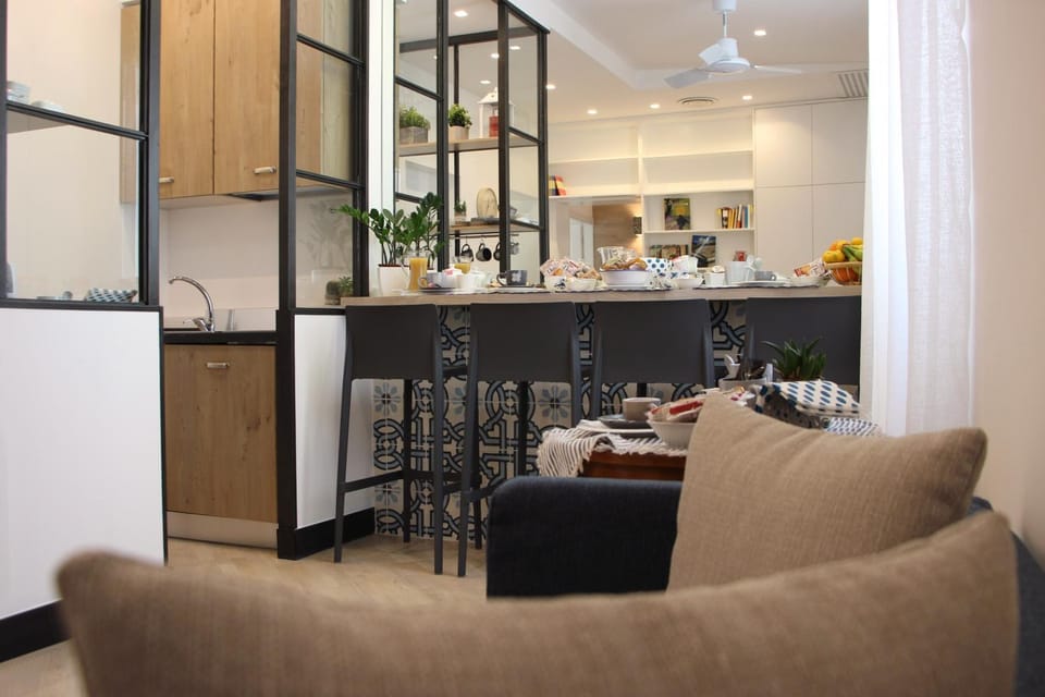 Kitchen or kitchenette, Living room, Seating area