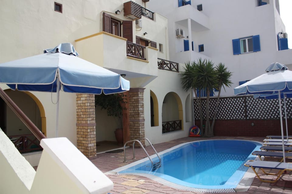 Swimming pool, Swimming pool