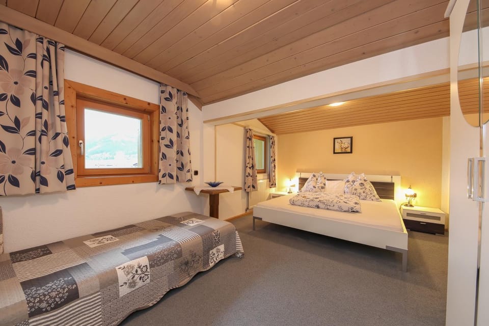 Bedroom, Garden view, Mountain view