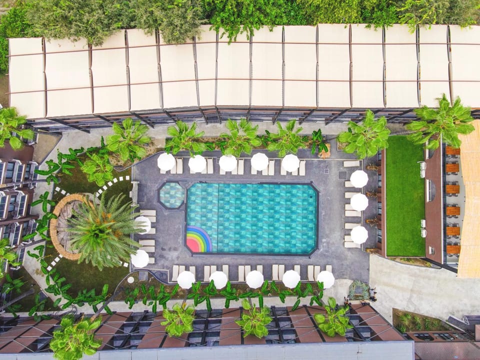 Bird's eye view, Swimming pool
