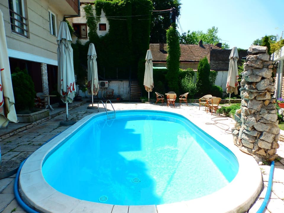 Swimming pool, Swimming pool