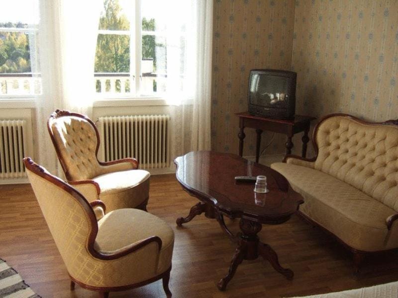 Day, Living room