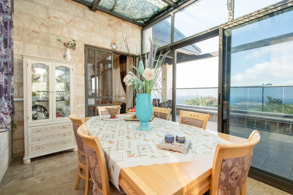 הים פוגש את ההר- בית בלב הגליל Sea & Mount House in North District