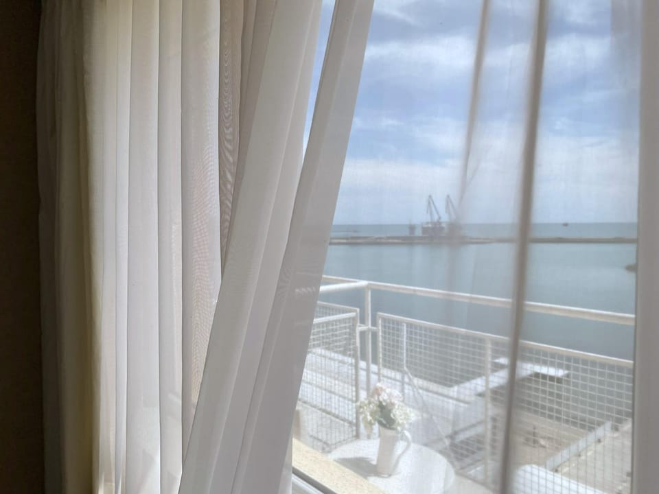 Bed, Day, Balcony/Terrace, Photo of the whole room, Bedroom