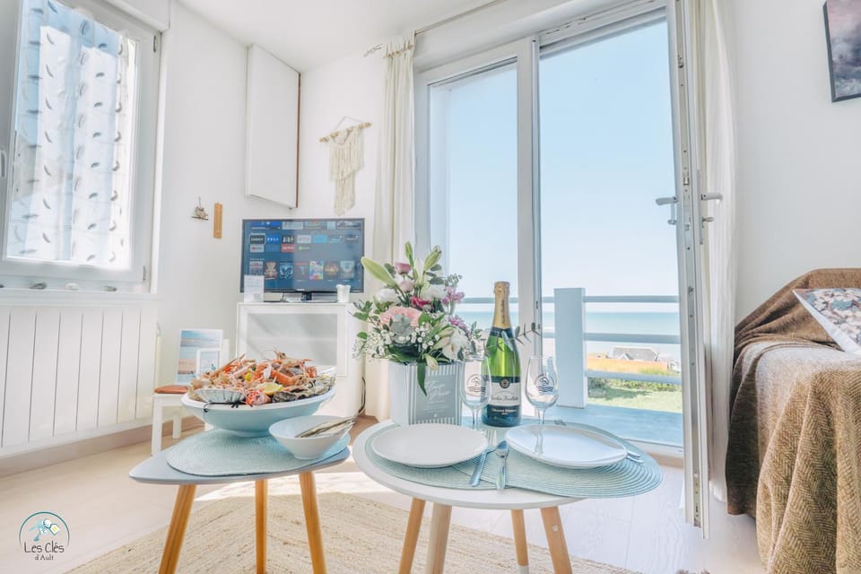 Living room, Sea view