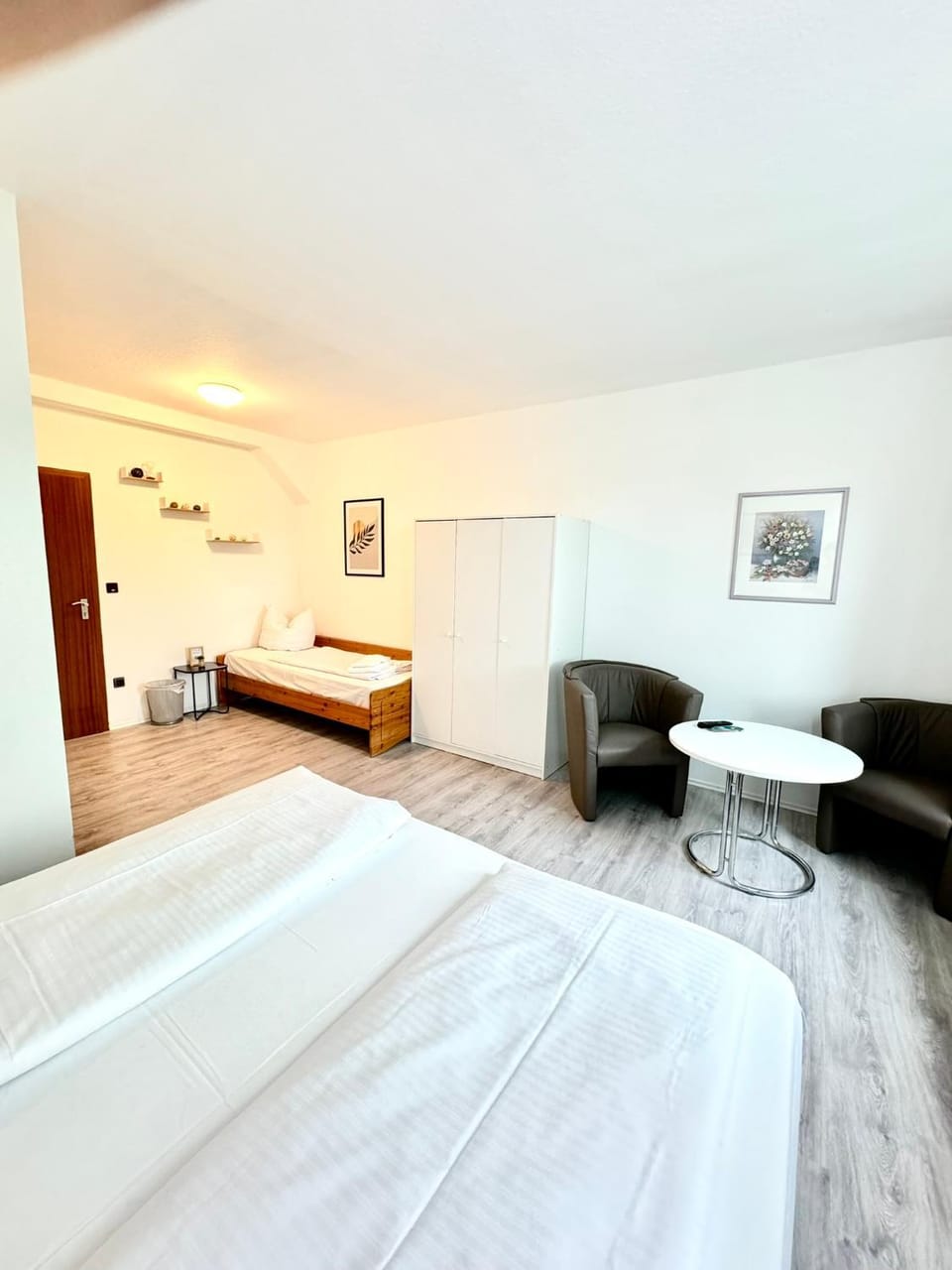 Photo of the whole room, Seating area