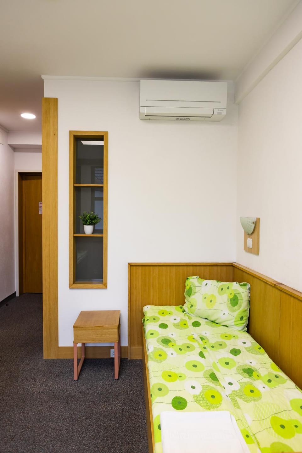 Bed, Bedroom, air conditioner