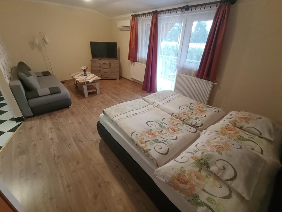 Magdalena Apartmanház Apartment in Hévíz