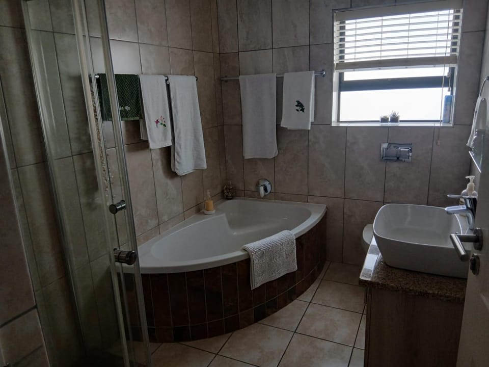 Traveller's Rest, Reebok Bed and Breakfast in Western Cape