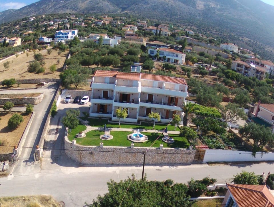 Property building, Day, Neighbourhood, Natural landscape, Bird's eye view, Balcony/Terrace, Location, Parking
