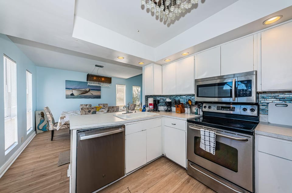 Kitchen or kitchenette, oven
