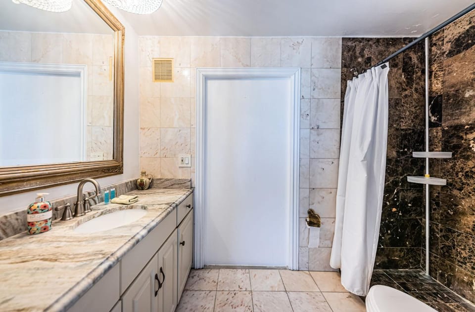 Shower, Bathroom, towels