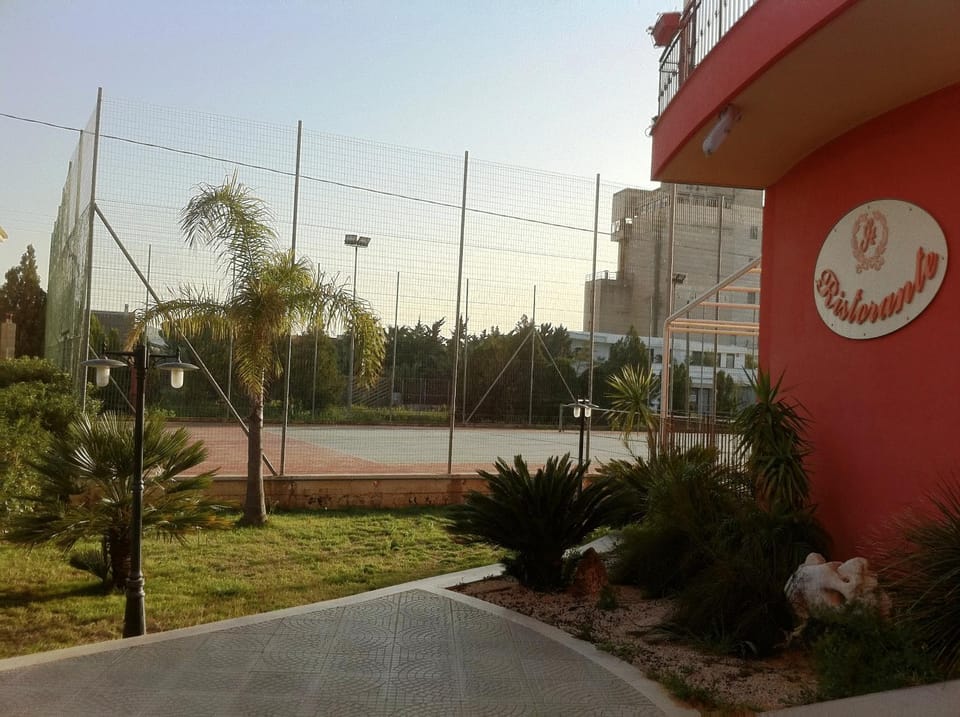 Tennis court