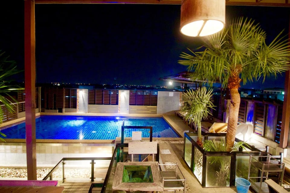 Restaurant/places to eat, Swimming pool