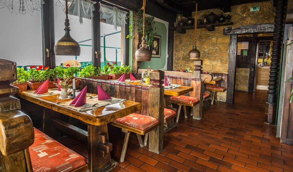 Restaurant/places to eat, Restaurant/places to eat, Activities, Food and drinks, Banquet/Function facilities, Food, Drinks