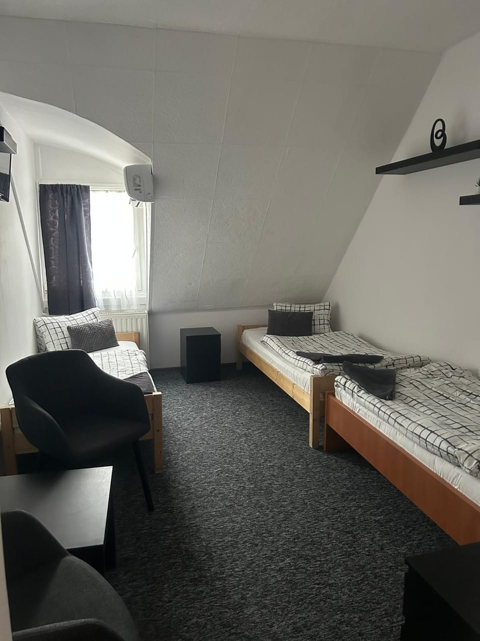 Bed, Photo of the whole room, Seating area, Bedroom