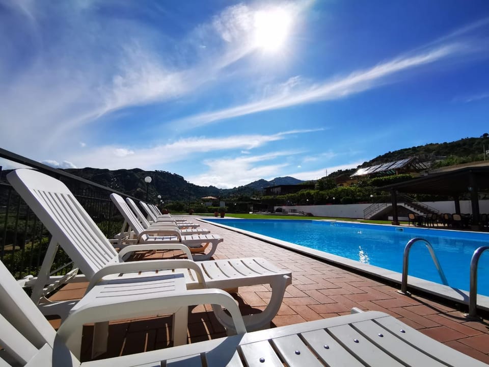 Balcony/Terrace, Mountain view, Pool view, Swimming pool