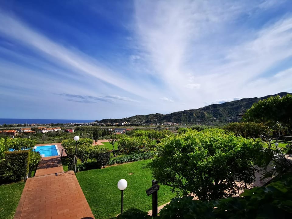 Natural landscape, Garden, Pets, Family