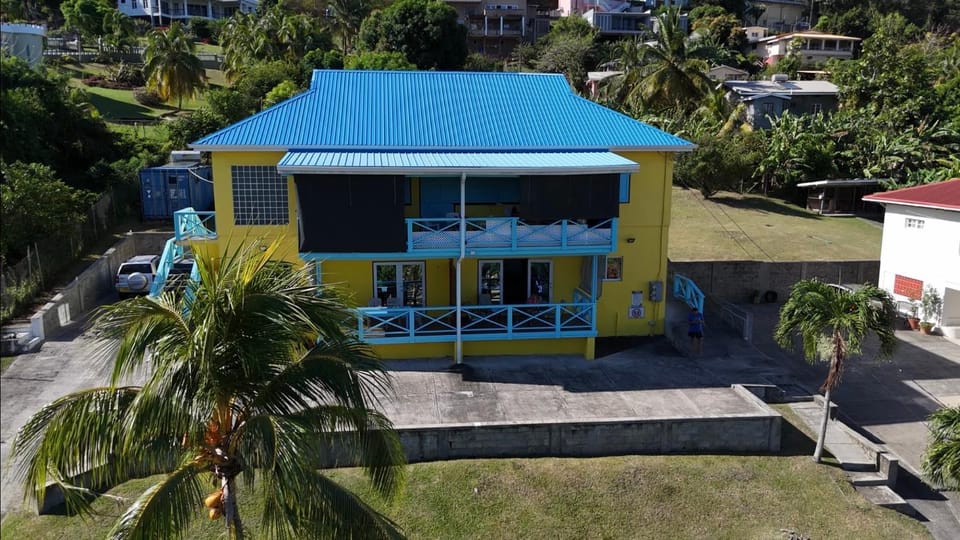 Property building, Day, Bird's eye view, Garden view, Parking