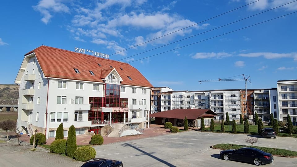 Property building, Facade/entrance, Neighbourhood