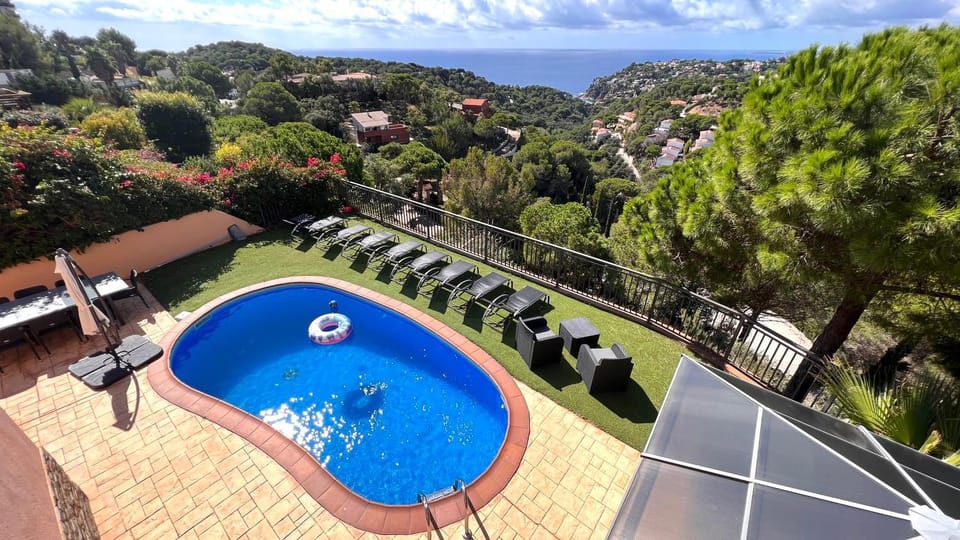 Bird's eye view, Pool view, Sea view