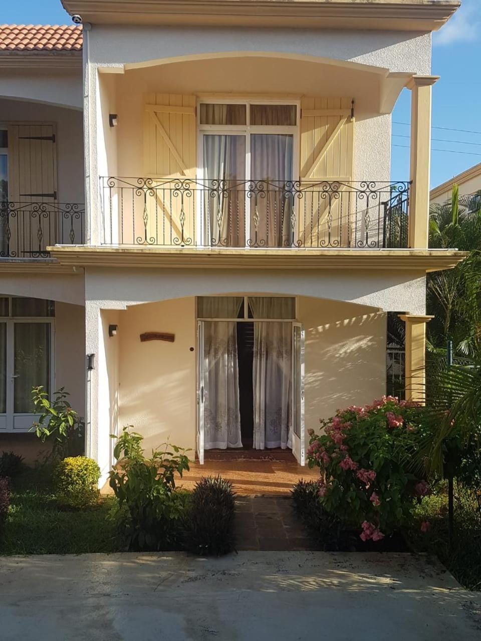 Property building, Facade/entrance